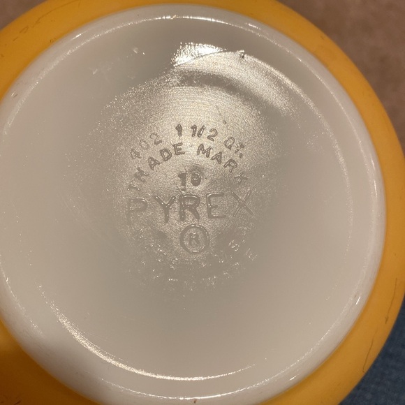 Vintage PYREX 1 1/2 Qt Mixing Bowl - Orange - Picture 4 of 5